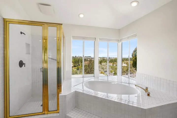 1597 Parkview Dr, Vista, California 92081