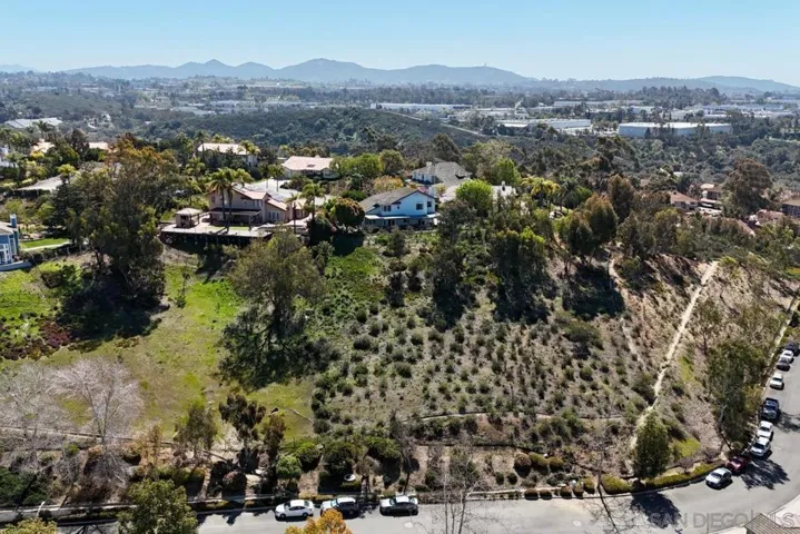 1597 Parkview Dr, Vista, California 92081