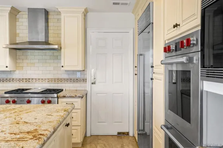 1597 Parkview Dr, Vista, California 92081