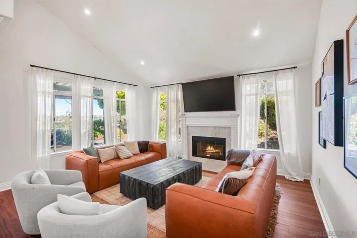 1597 Parkview Dr, Vista, California 92081