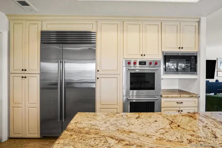 1597 Parkview Dr, Vista, California 92081