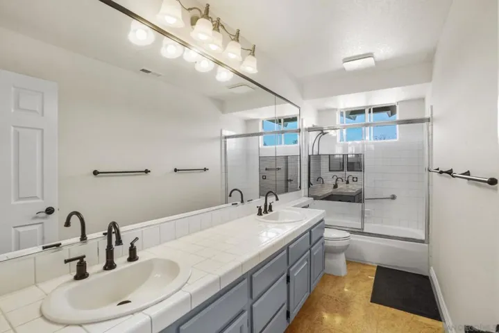 1597 Parkview Dr, Vista, California 92081