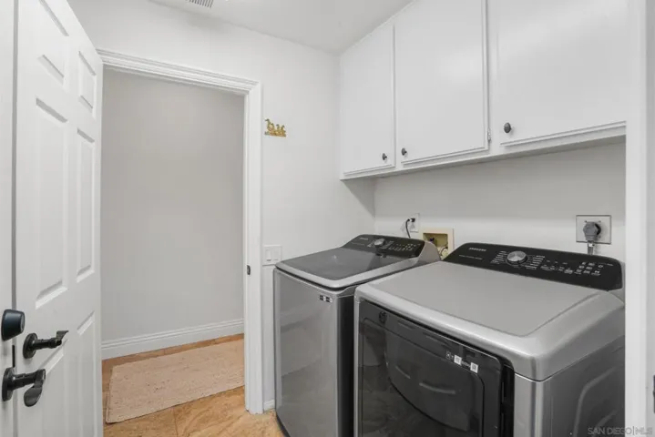 1597 Parkview Dr, Vista, California 92081