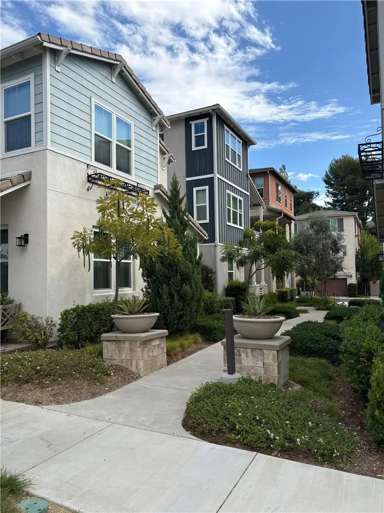 8 8 Vista Court, Pomona, California 91766 home-pic-7