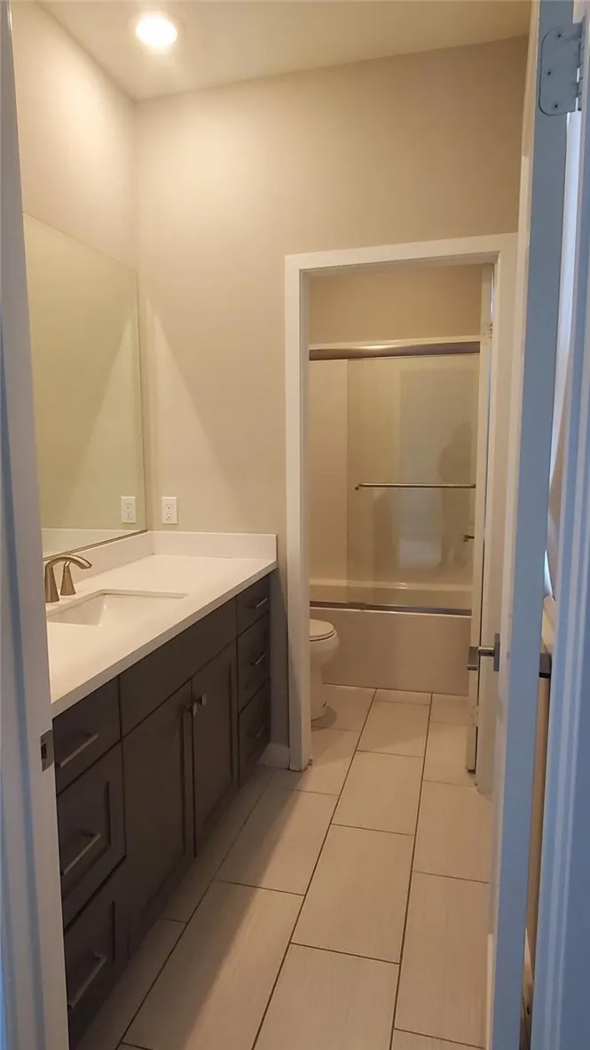 8 8 Vista Court, Pomona, California 91766 home-pic-15