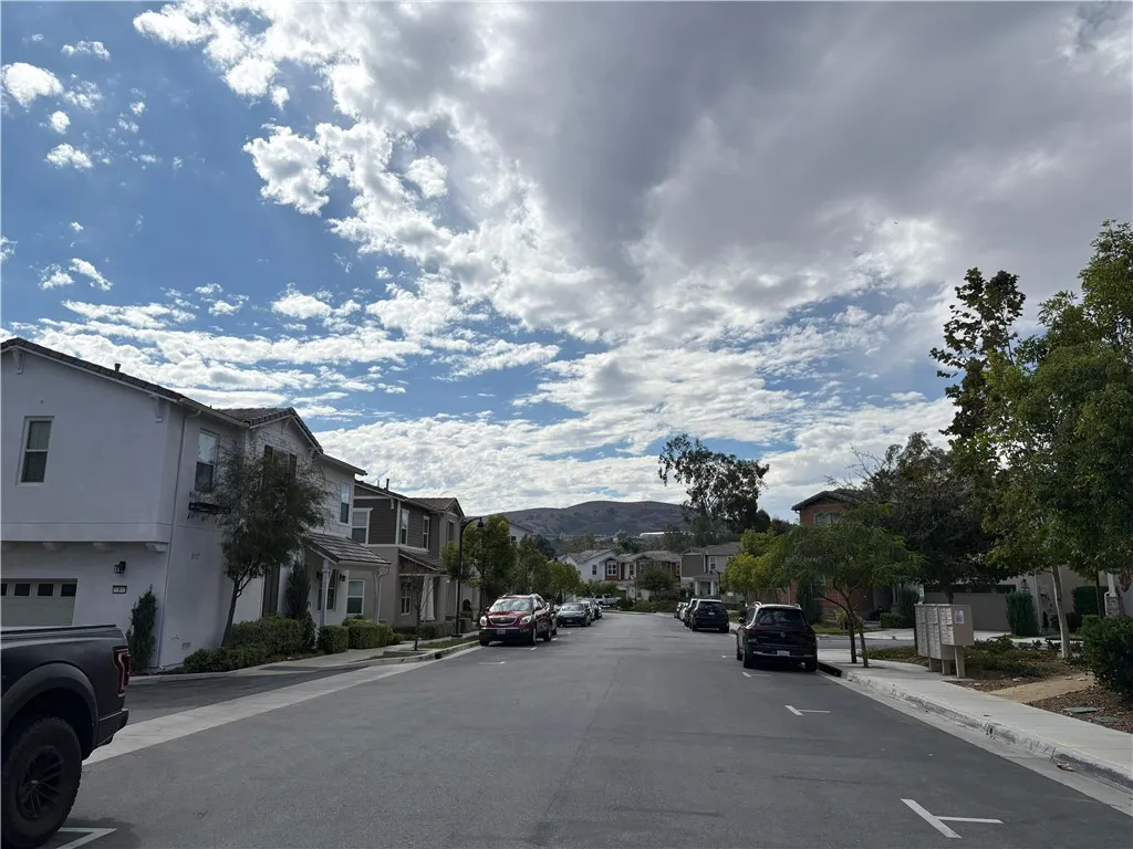 8 8 Vista Court, Pomona, California 91766 home-pic-6