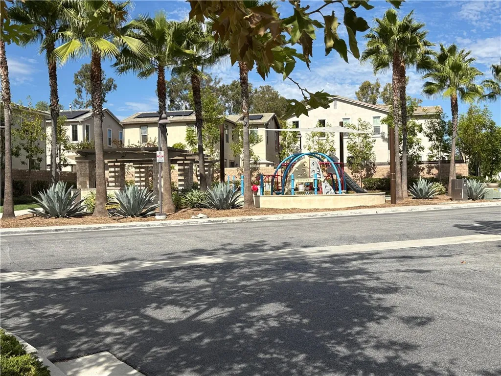 8 8 Vista Court, Pomona, California 91766 home-pic-4