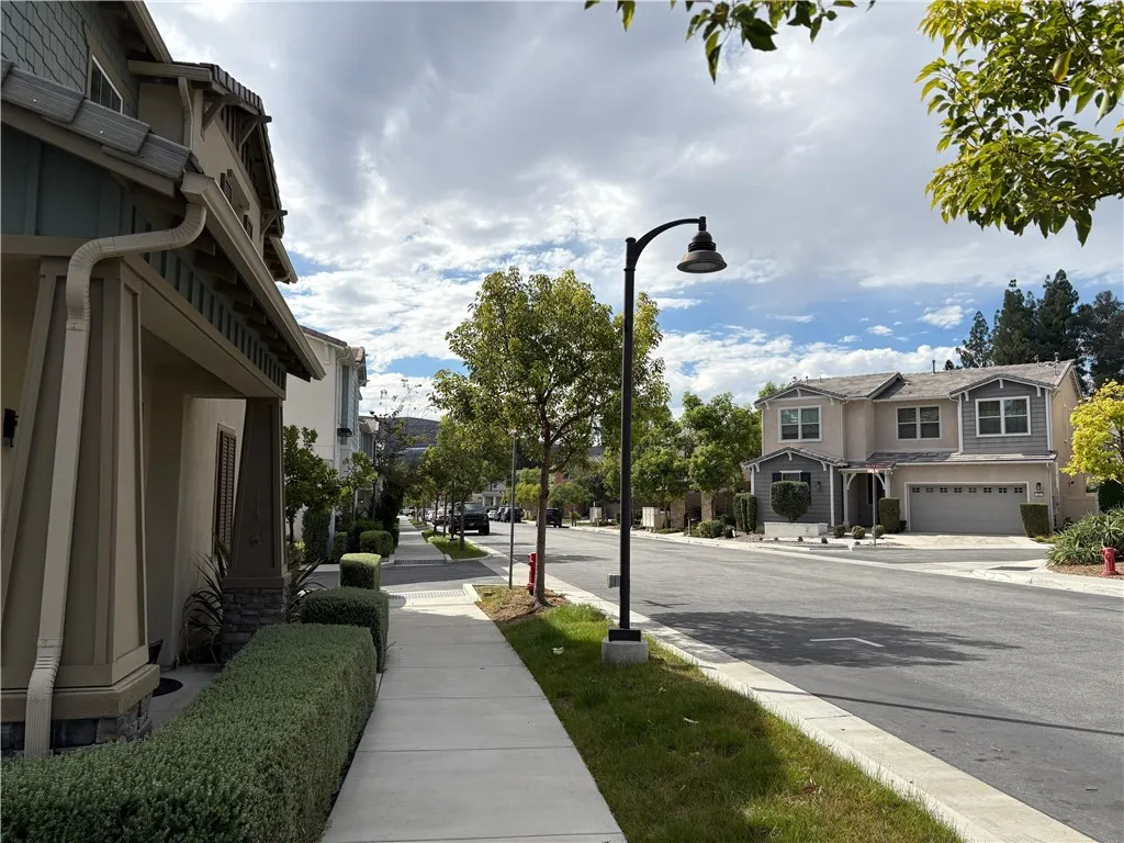 8 8 Vista Court, Pomona, California 91766 home-pic-5