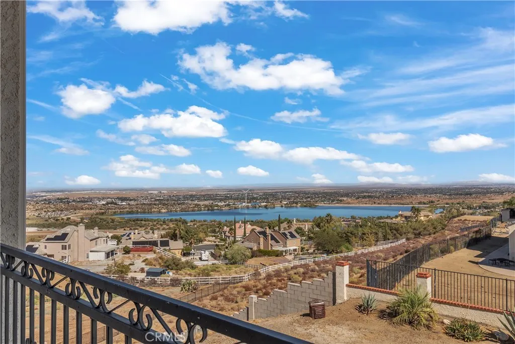 345 Lakeview, Palmdale, California 93551 home-pic-9