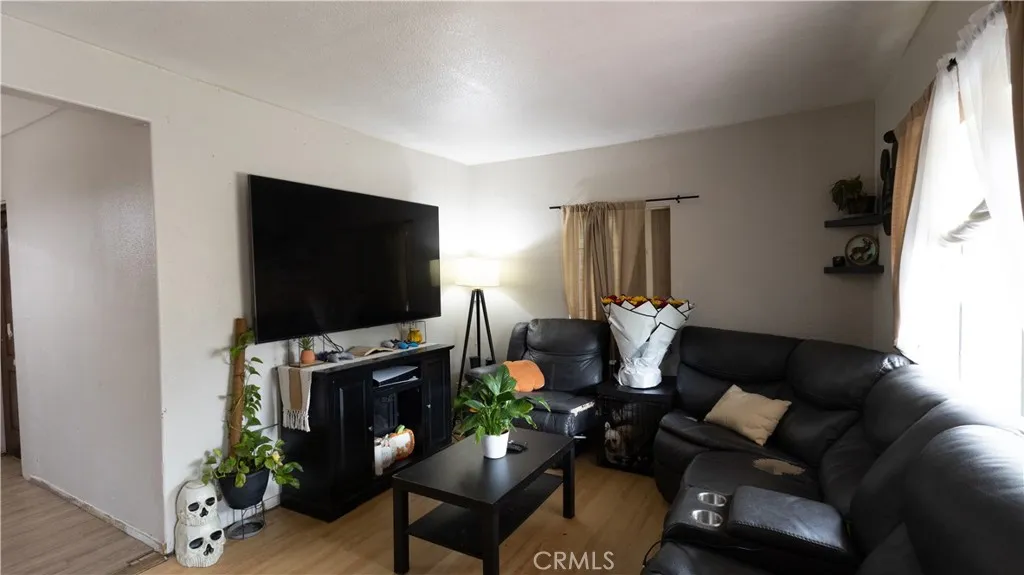 1023 Sentinel Avenue, Los Angeles, California 90063 home-pic-4