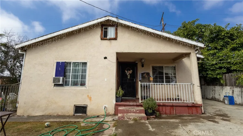1023 Sentinel Avenue, Los Angeles, California 90063 home-pic-1