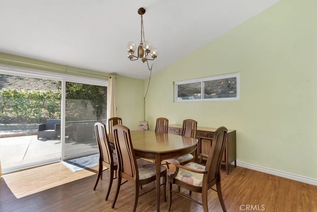 20466 Miranda, Woodland Hills, California 91367 home-pic-11