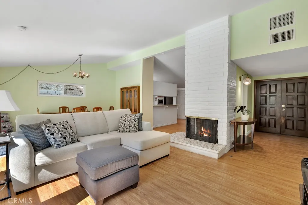 20466 Miranda, Woodland Hills, California 91367 home-pic-7
