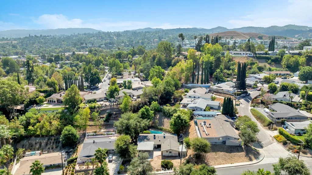 20466 Miranda, Woodland Hills, California 91367 home-pic-45