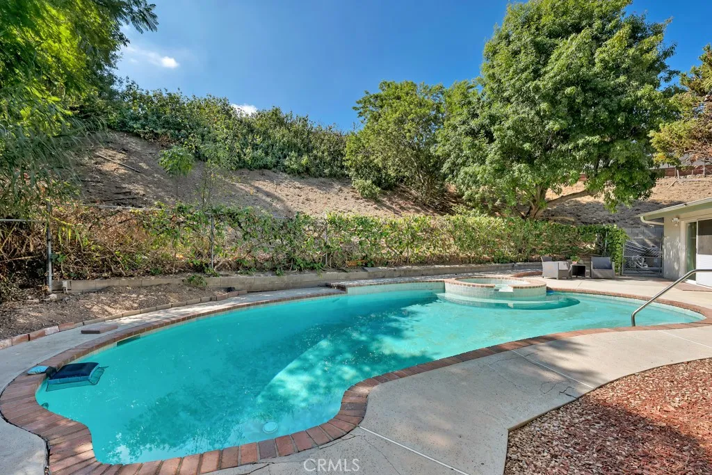 20466 Miranda, Woodland Hills, California 91367 home-pic-36
