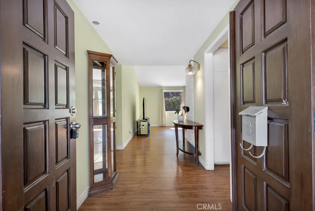 20466 Miranda, Woodland Hills, California 91367 home-pic-6