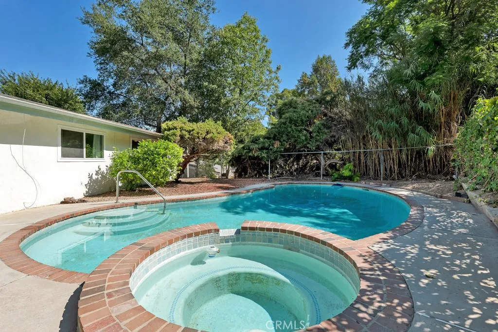 20466 Miranda, Woodland Hills, California 91367 home-pic-37