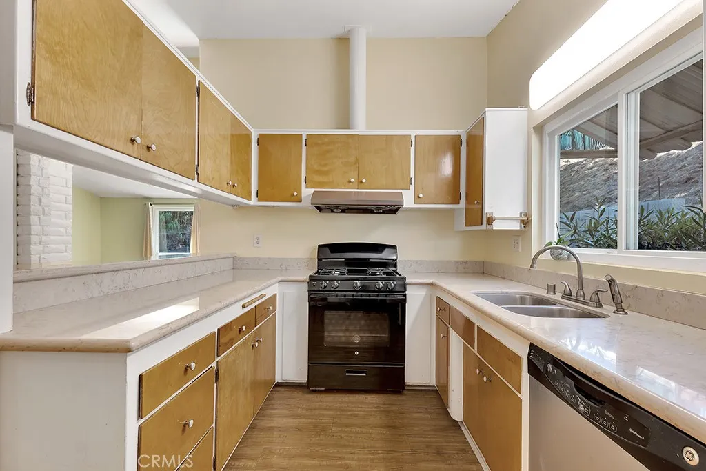 20466 Miranda, Woodland Hills, California 91367 home-pic-17