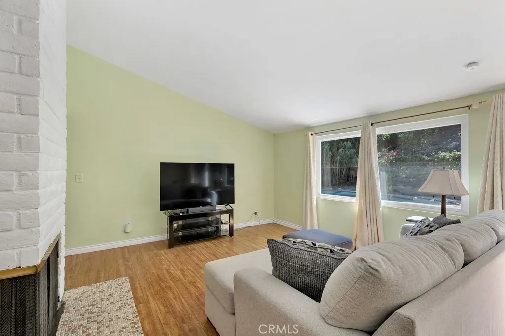 20466 Miranda, Woodland Hills, California 91367 home-pic-9