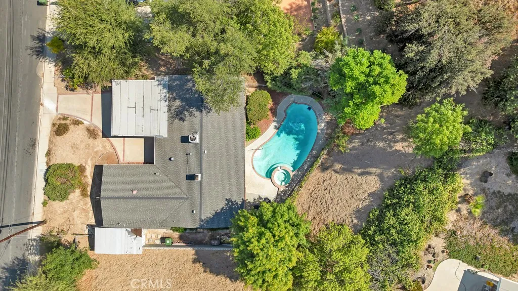 20466 Miranda, Woodland Hills, California 91367 home-pic-2