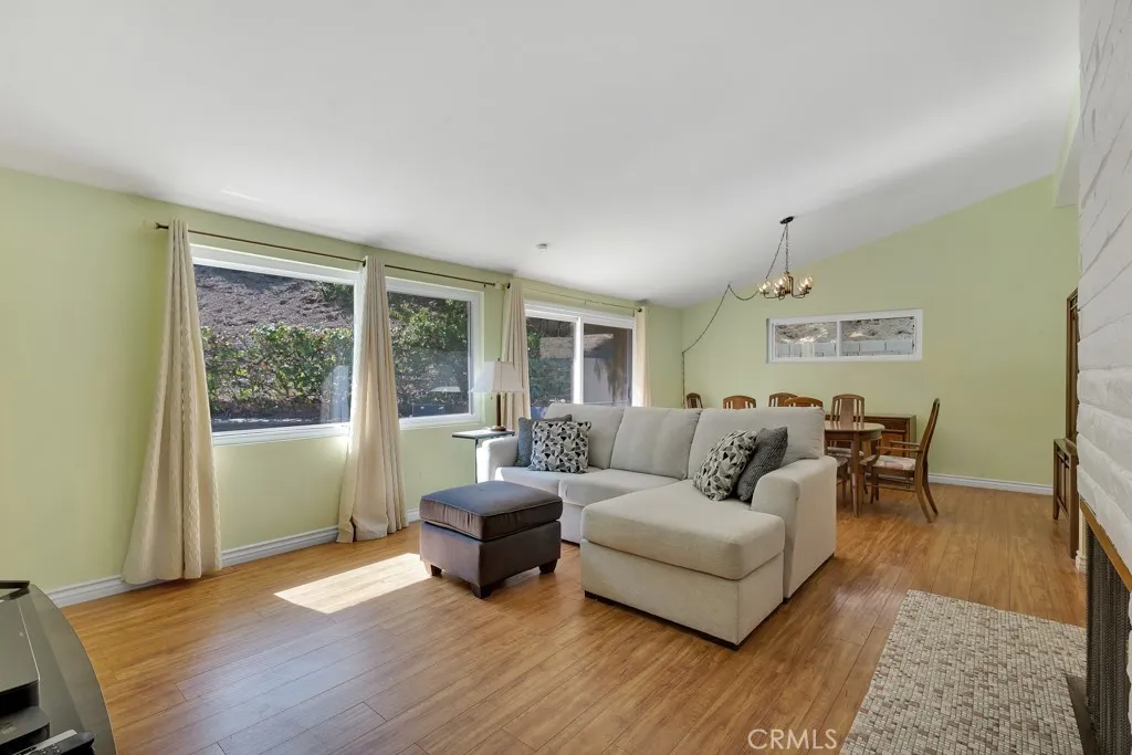 20466 Miranda, Woodland Hills, California 91367 home-pic-8