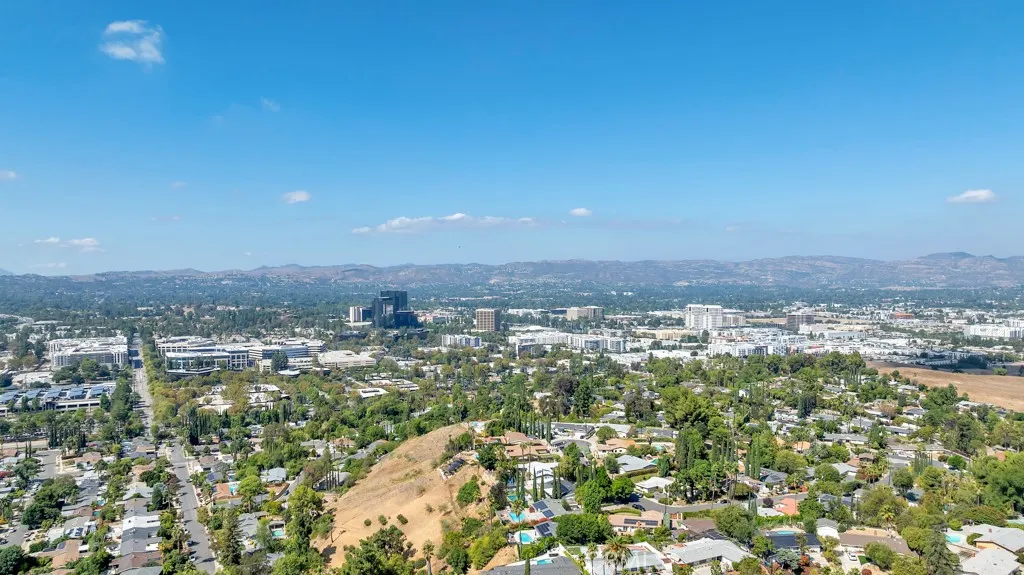 20466 Miranda, Woodland Hills, California 91367 home-pic-46