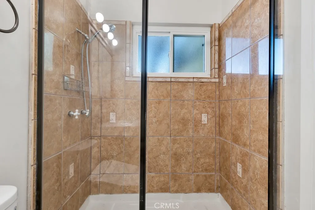20466 Miranda, Woodland Hills, California 91367 home-pic-23
