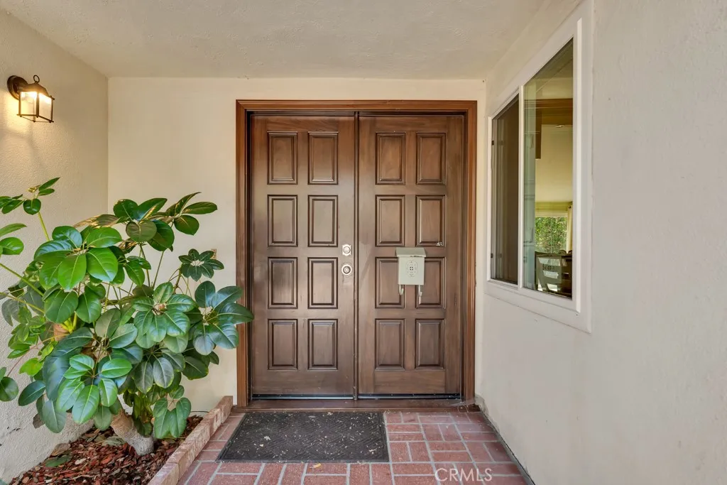 20466 Miranda, Woodland Hills, California 91367 home-pic-5
