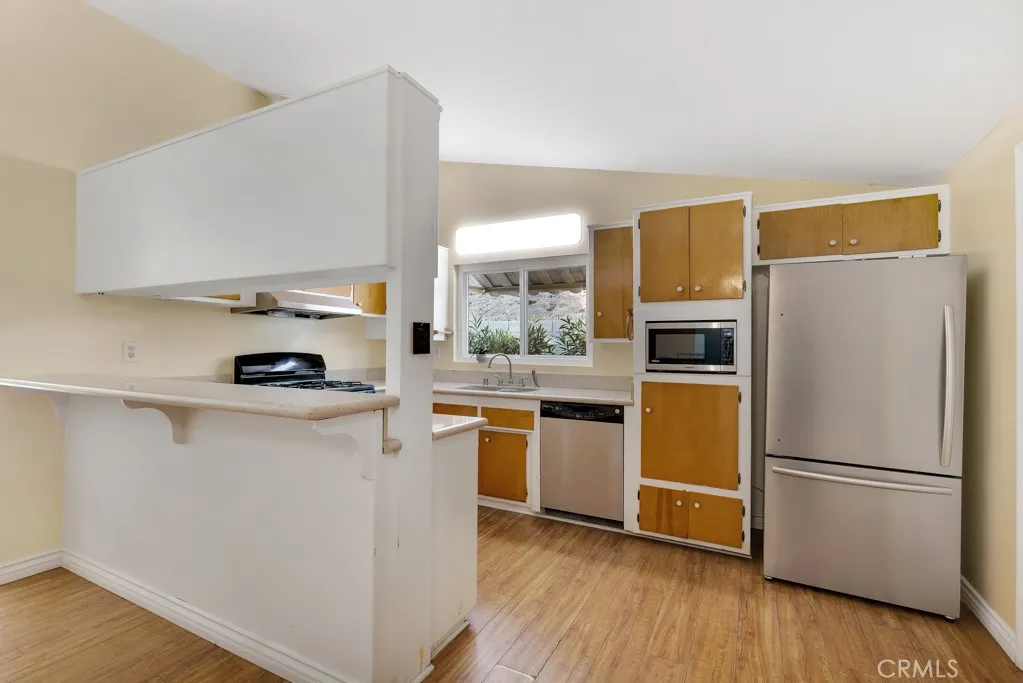 20466 Miranda, Woodland Hills, California 91367 home-pic-16