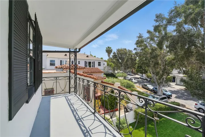 1327 S Burnside, Los Angeles, California 90019