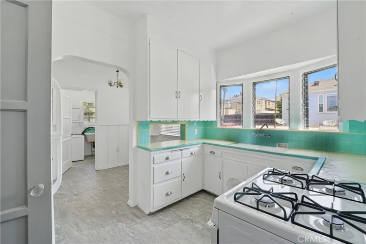 1327 S Burnside, Los Angeles, California 90019