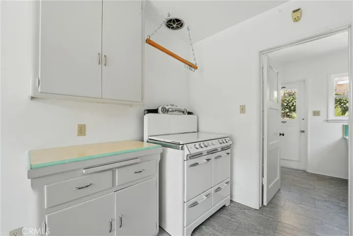 1327 S Burnside, Los Angeles, California 90019