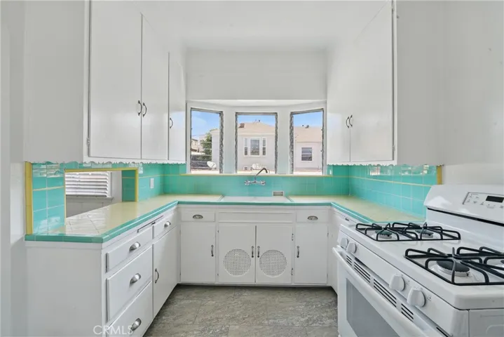 1327 S Burnside, Los Angeles, California 90019
