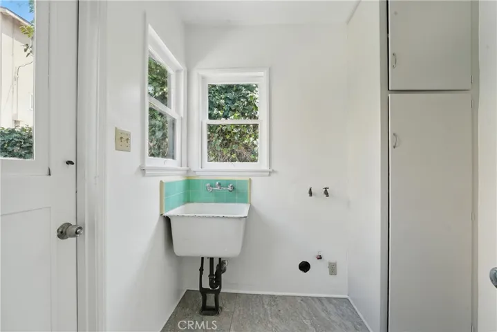 1327 S Burnside, Los Angeles, California 90019