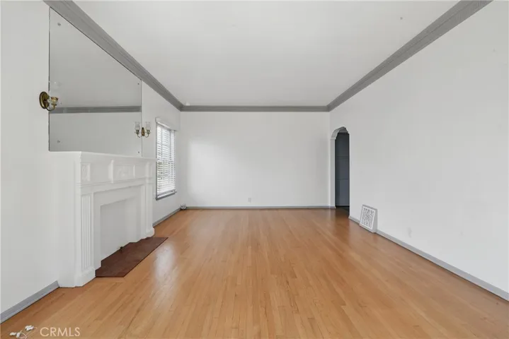 1327 S Burnside, Los Angeles, California 90019