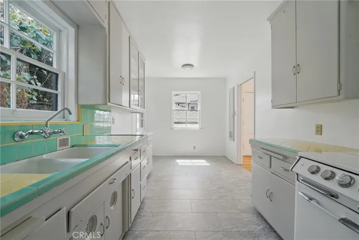 1327 S Burnside, Los Angeles, California 90019