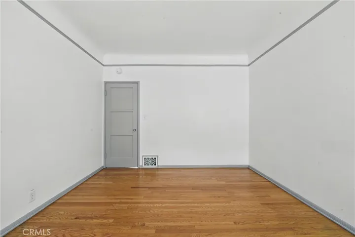 1327 S Burnside, Los Angeles, California 90019