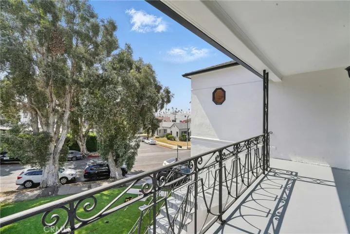 1327 S Burnside, Los Angeles, California 90019