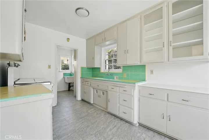 1327 S Burnside, Los Angeles, California 90019