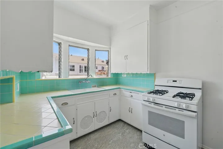 1327 S Burnside, Los Angeles, California 90019