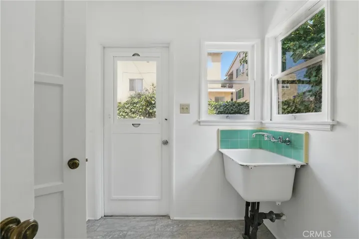 1327 S Burnside, Los Angeles, California 90019