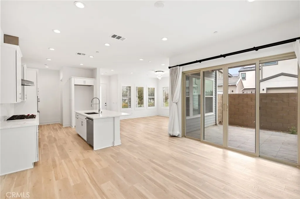 1131 Cadence, Irvine, California 92618 home-pic-2