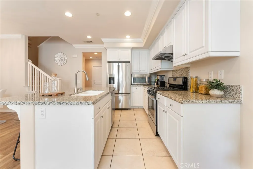 869 E Mountain Way D, Azusa, California 91702 home-pic-9