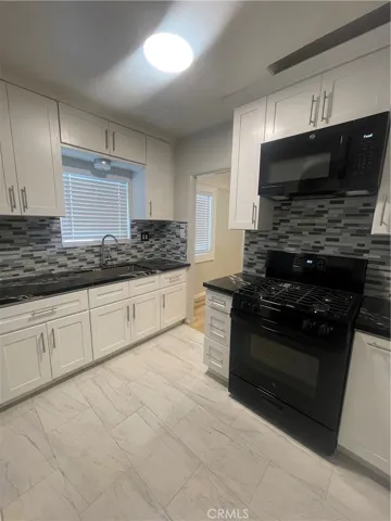 5867 5867 Bonsallo, Los Angeles, California 90044