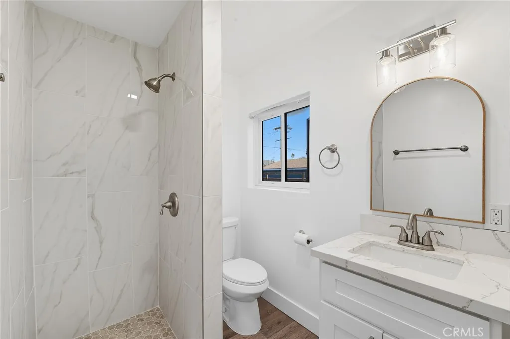 1261 W 51st Place, Los Angeles, California 90037 home-pic-12