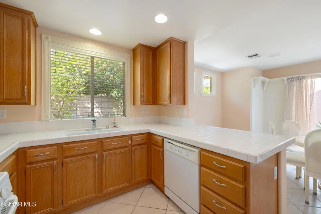 5657 Pansy Street, Simi Valley, California 93063 home-pic-12