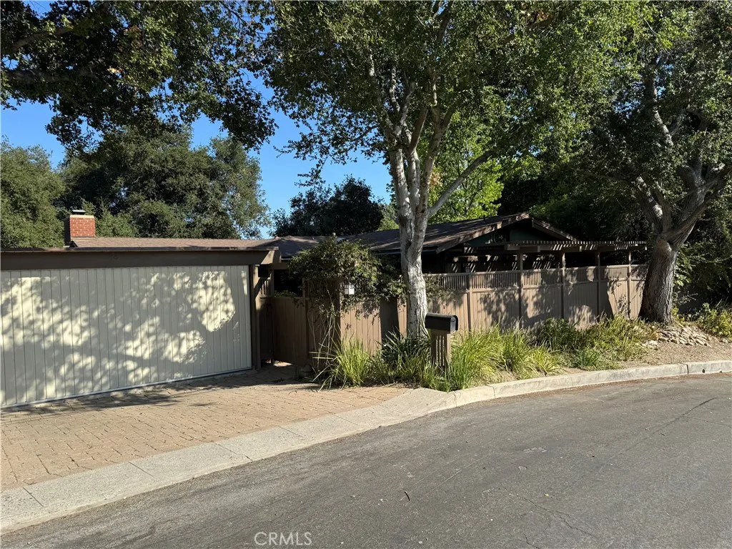 16216 16216 Bertella Drive, Encino, California 91436 home-pic-16