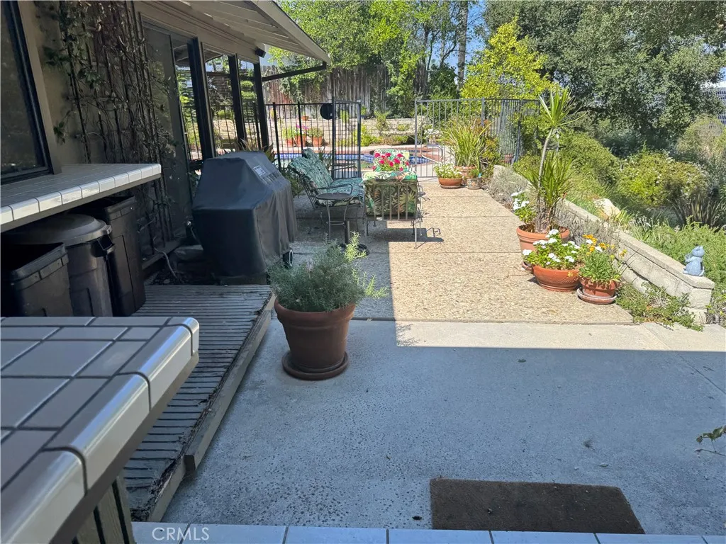 16216 16216 Bertella Drive, Encino, California 91436 home-pic-11