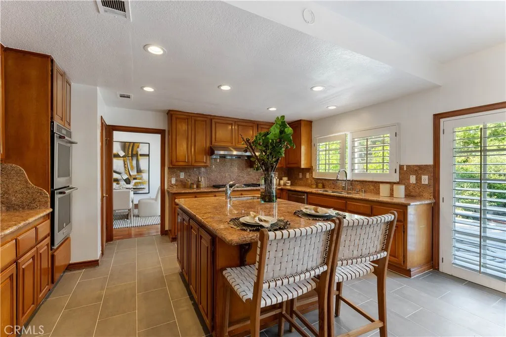 1011 Rodeo Road, Arcadia, California 91006 home-pic-15