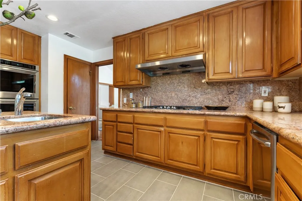 1011 Rodeo Road, Arcadia, California 91006 home-pic-18